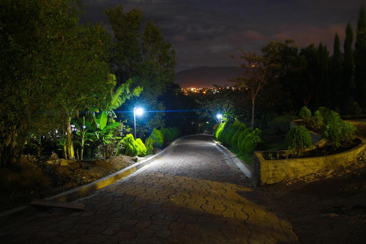 Apart Hotel Acuarious De Luis Estelí Buitenkant foto
