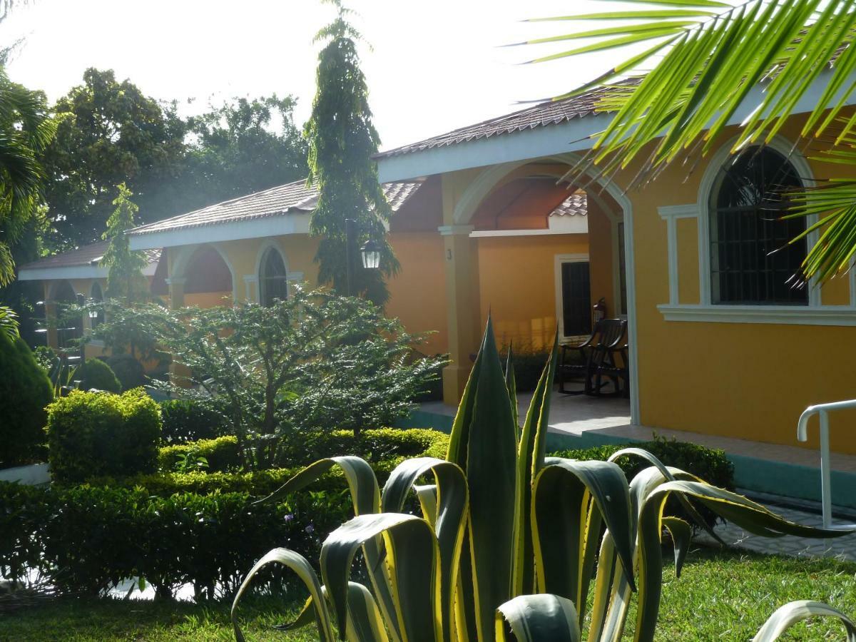Apart Hotel Acuarious De Luis Estelí Buitenkant foto
